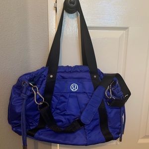 Lululemon weekender duffle bag